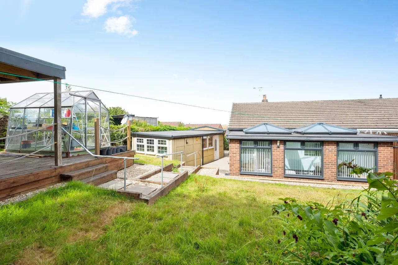 Thornham Crescent, Kirkby-in-Ashfield, Nottingham, Nottinghamshire, NG17, photo 3