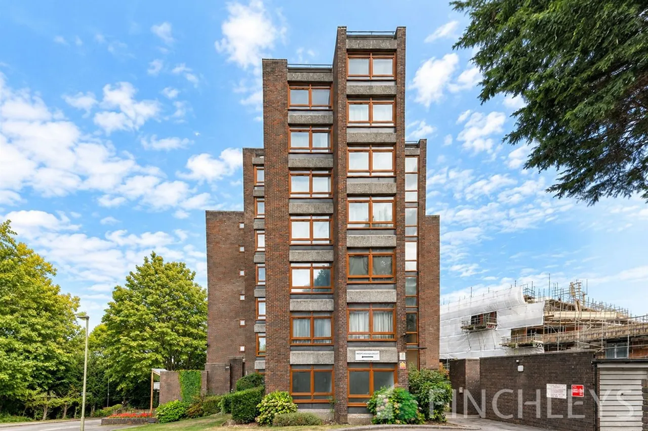 3 bed flat to rent, Westchester Drive, Westchester Court Westchester D