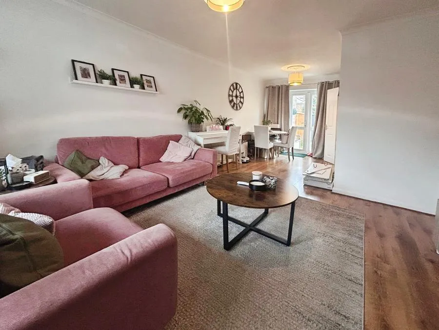 Stroller Close, Thatcham, RG19, photo 3