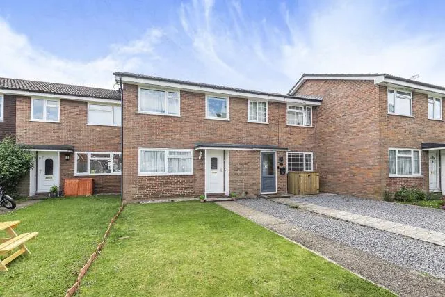 3 bed house to rent, Stroller Close, Thatcham, RG19