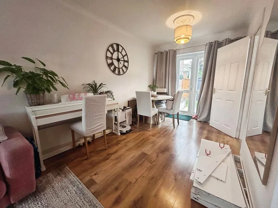 Stroller Close, Thatcham, RG19, photo 5