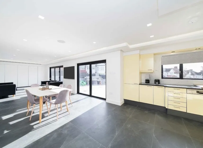 Forestdale, Southgate, N14, photo 2