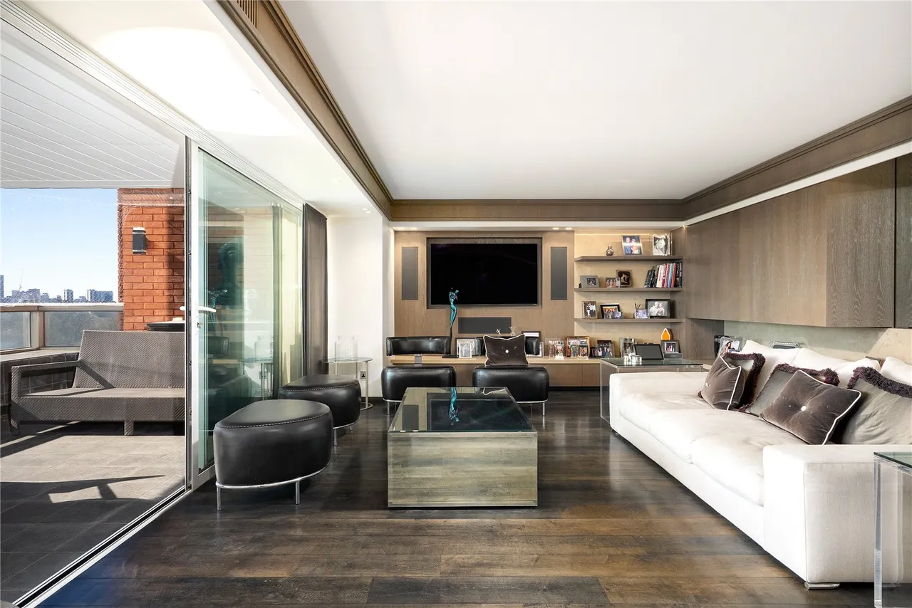 3 bed flat for sale — Park St James, St John's Wood, London, NW8 7LE