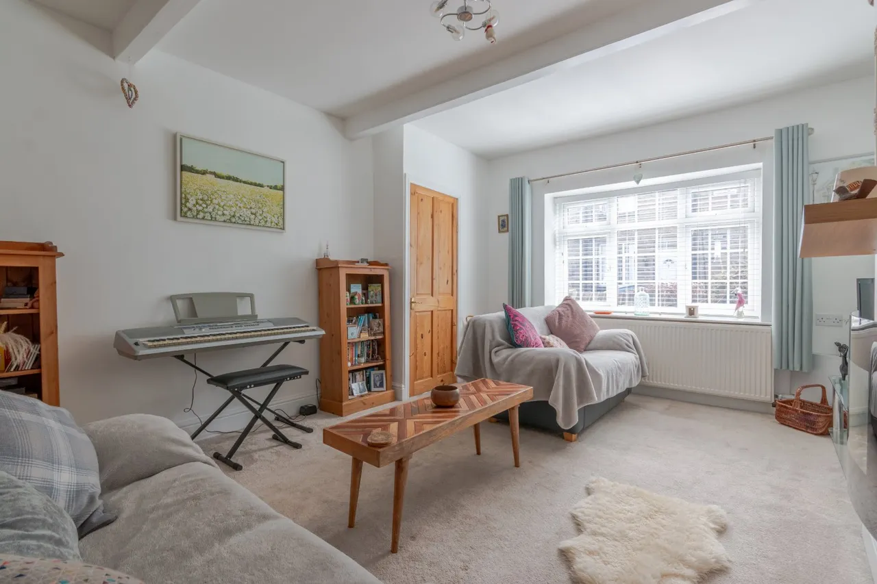 Main Street, Cottingley, BD16, photo 4