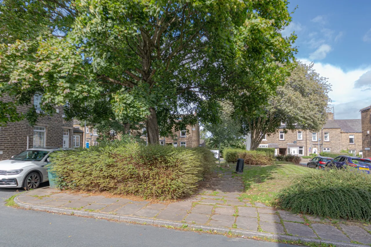 Main Street, Cottingley, BD16, photo 15