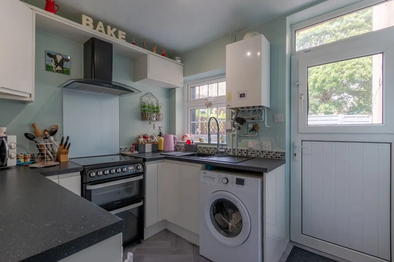 Main Street, Cottingley, BD16, photo 5