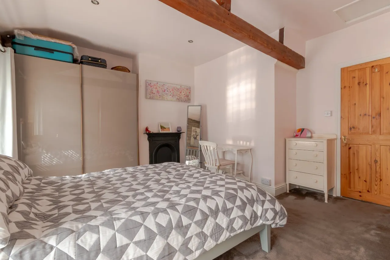 Main Street, Cottingley, BD16, photo 8
