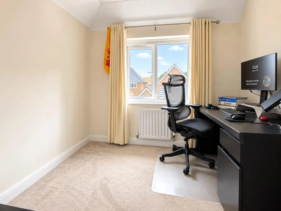 Bronte Grove, Arborfield Green, RG2, photo 6