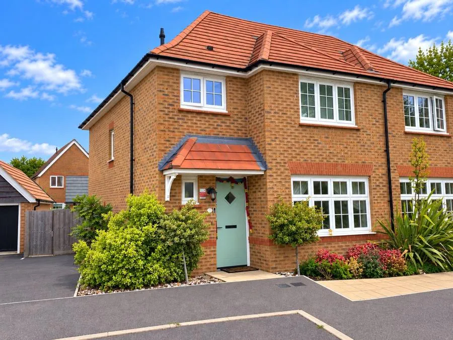 3 bed house for sale, Bronte Grove, Arborfield Green, RG2