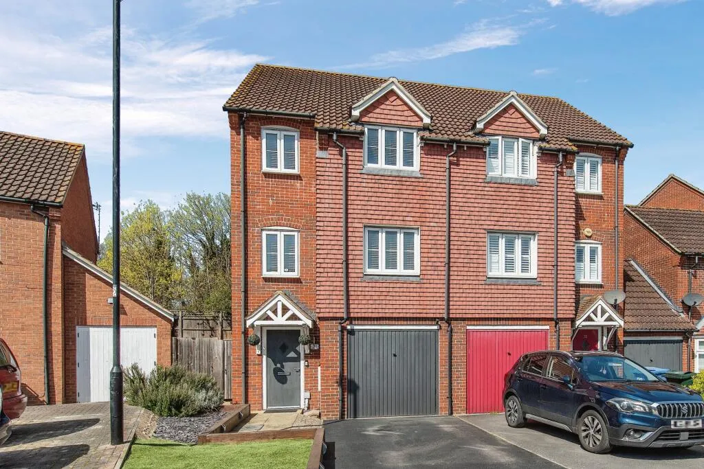 4 bed property to rent — Martin Court, Kemsley, Sittingbourne, ME10 2GN