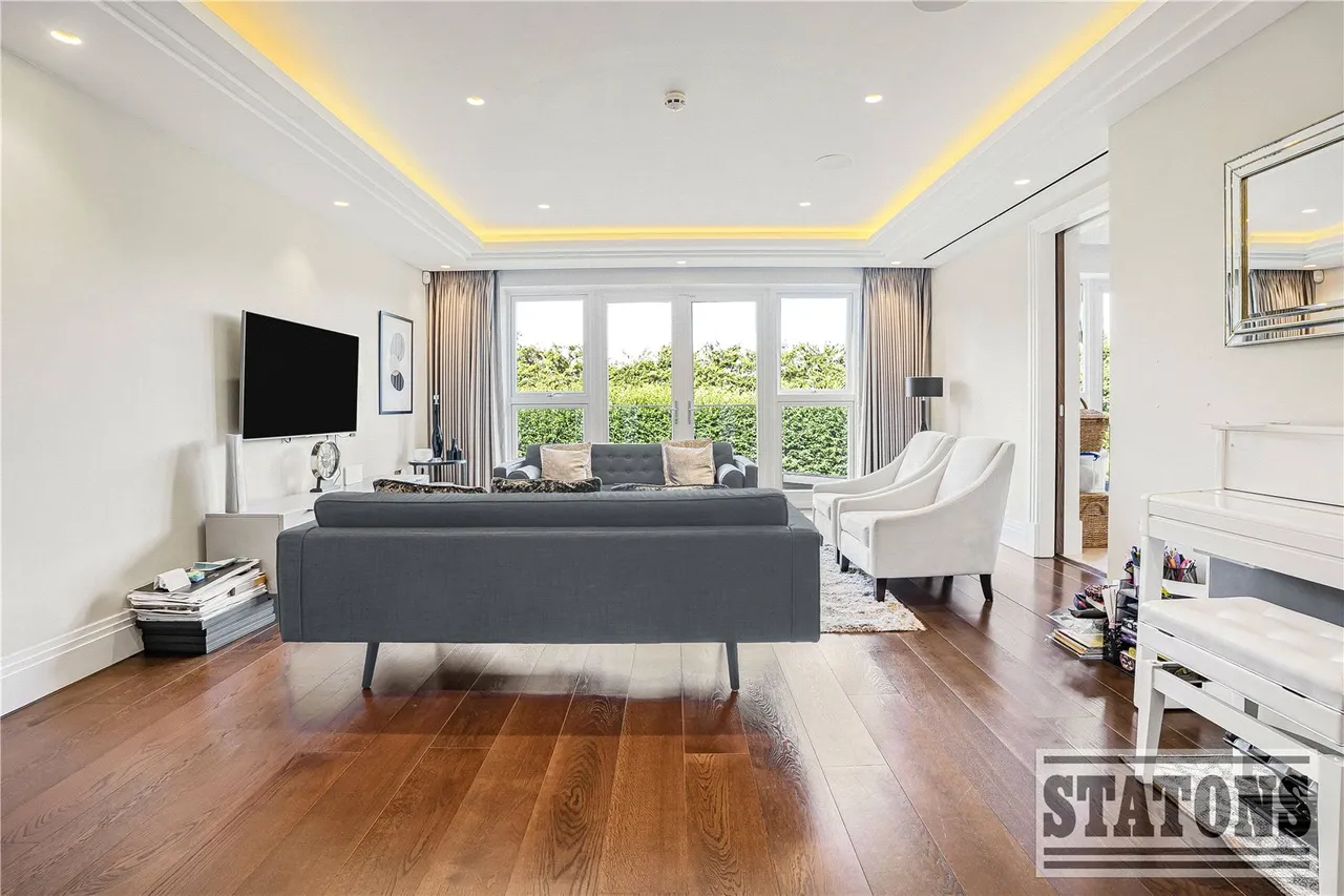 Cockfosters Road, Hadley Wood, Hertfordshire, EN4 0JT, photo 3