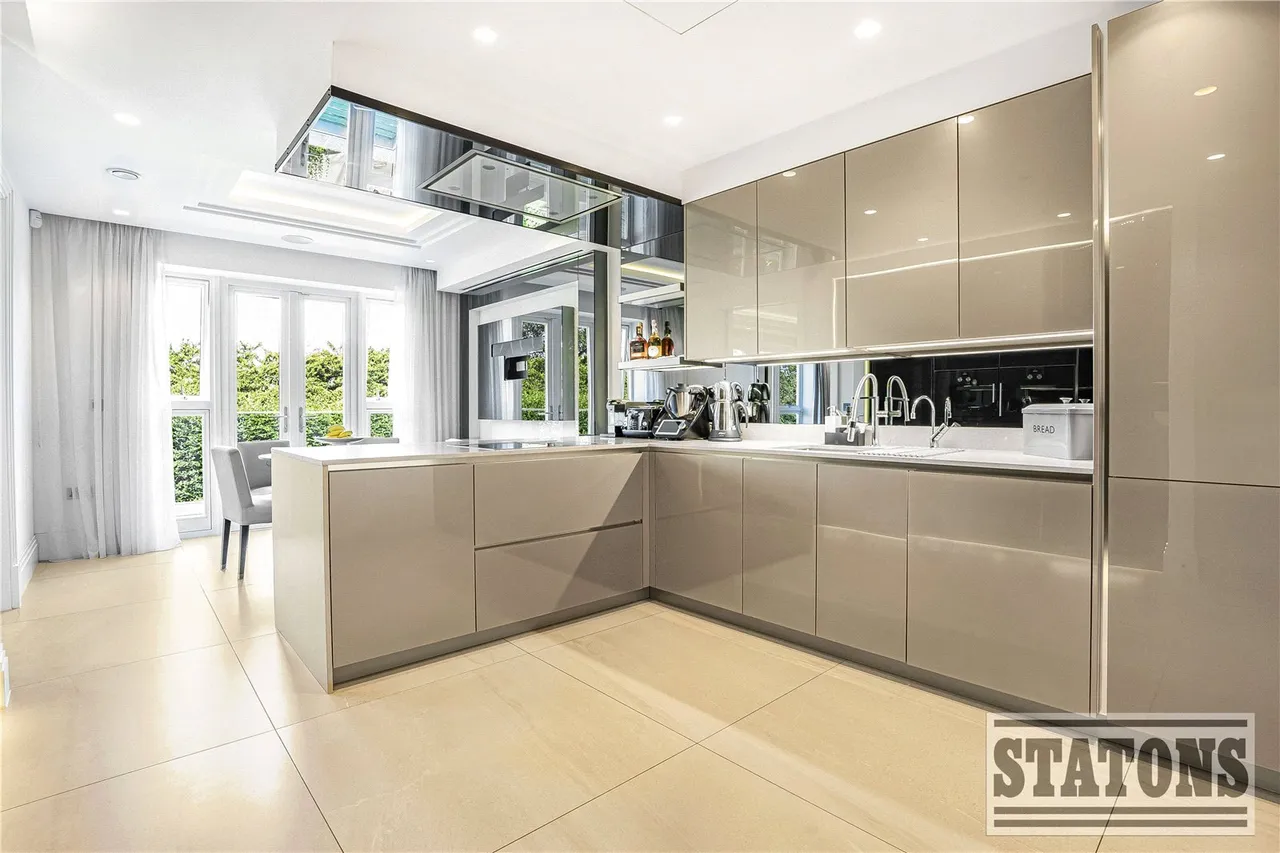 Cockfosters Road, Hadley Wood, Hertfordshire, EN4 0JT, photo 5