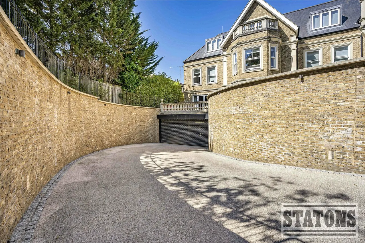 Cockfosters Road, Hadley Wood, Hertfordshire, EN4 0JT, photo 15
