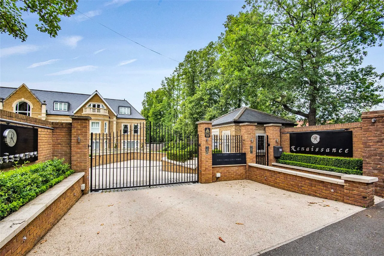Cockfosters Road, Hadley Wood, Hertfordshire, EN4 0JT, photo 16