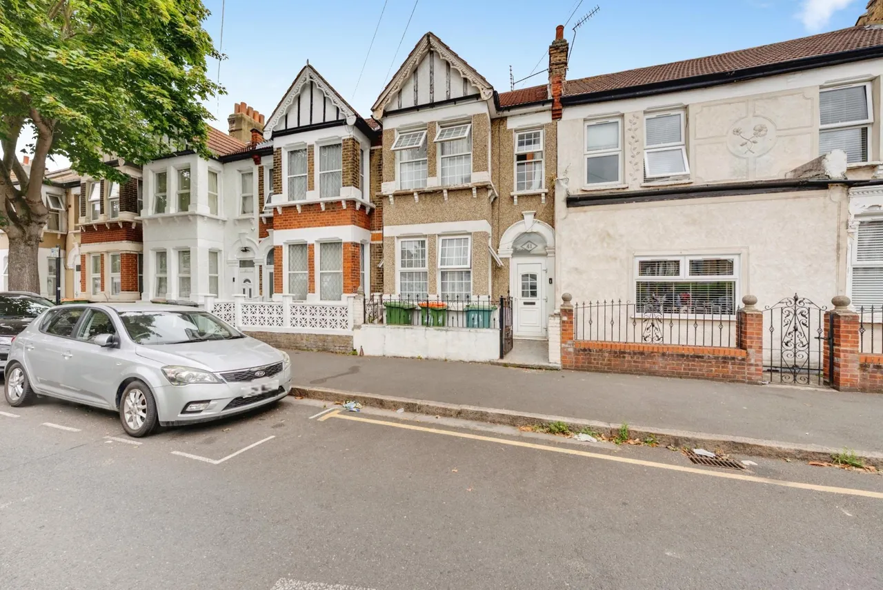 3 bed house for sale, Cumberland Road, London, E13
