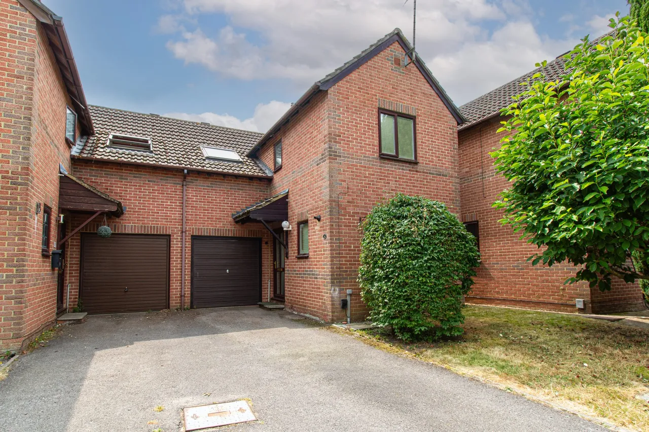 3 bed house for sale — Oaken Copse, Church Crookham, Fleet, GU52 8DL