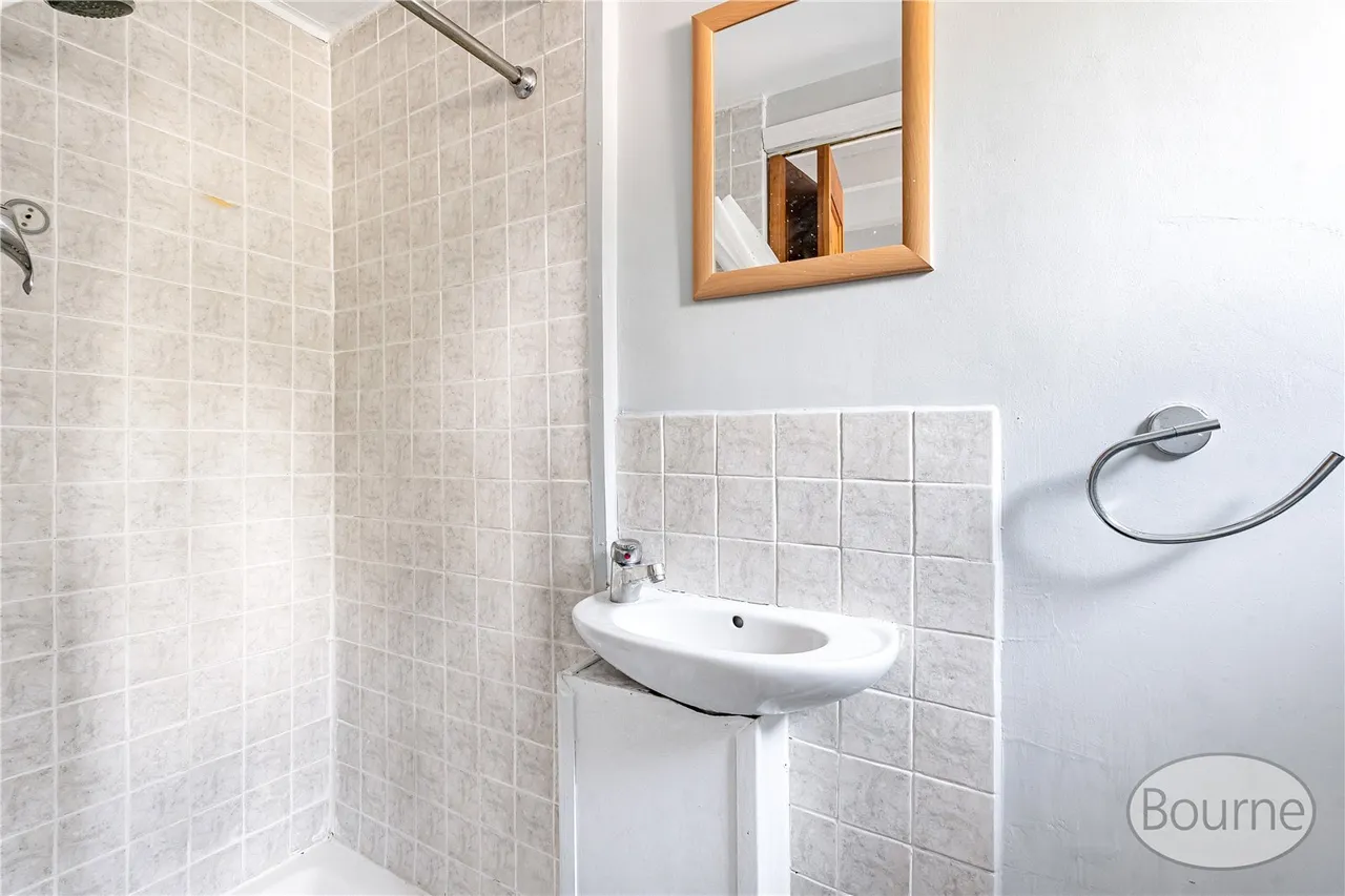 Chestnut Road, Guildford, GU1, photo 13