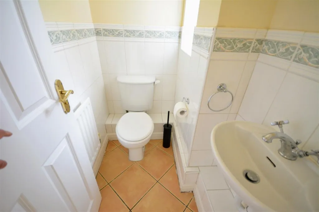 Heathside Place, Epsom, KT18, photo 12