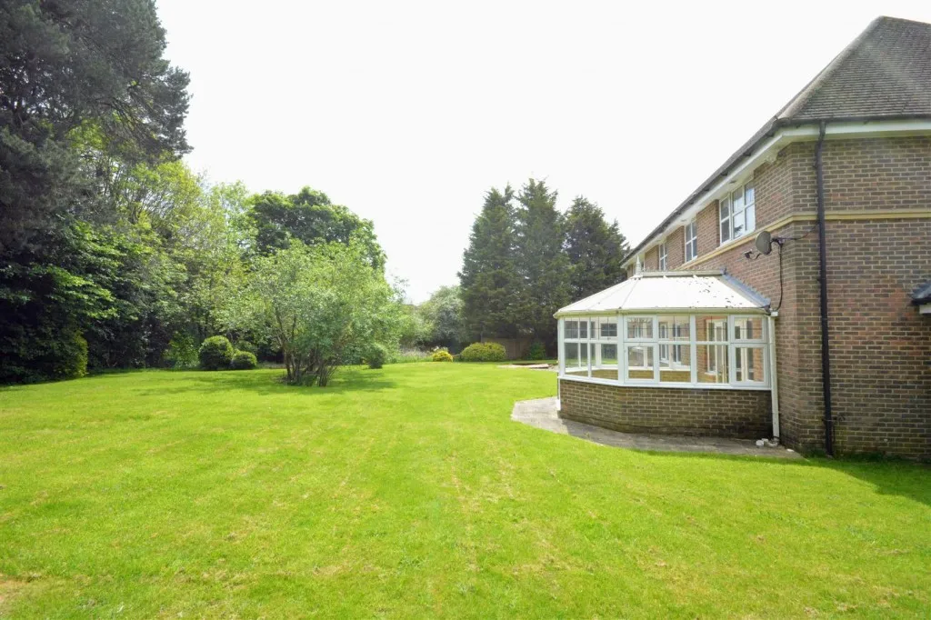 Heathside Place, Epsom, KT18, photo 3