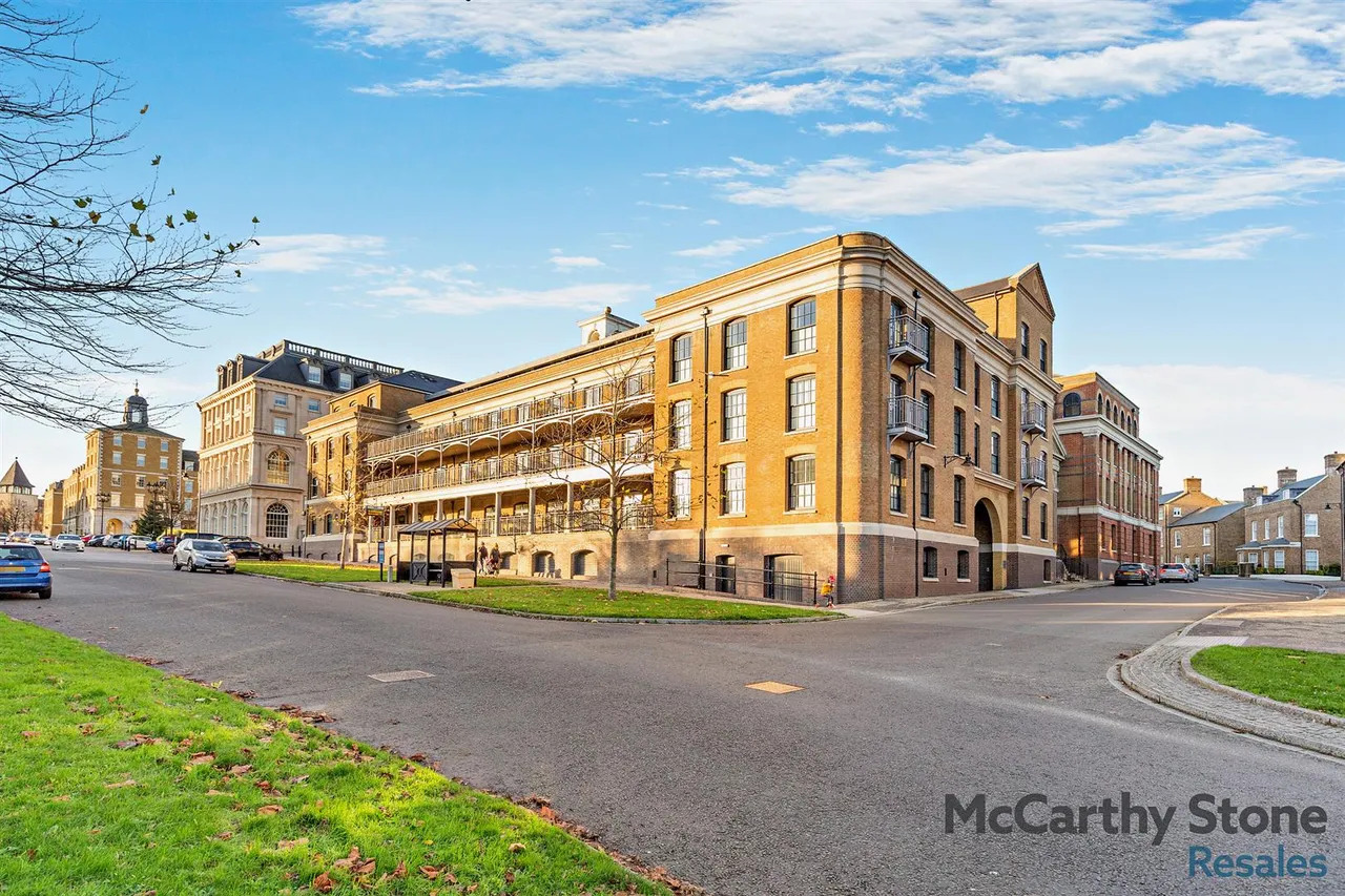 1 bed flat for sale, Bowes Lyon Place, Poundbury, DT1