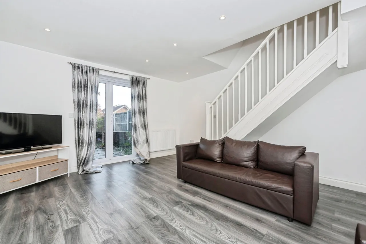 Sewell Close, Chafford Hundred, Grays, Essex, RM16, photo 2