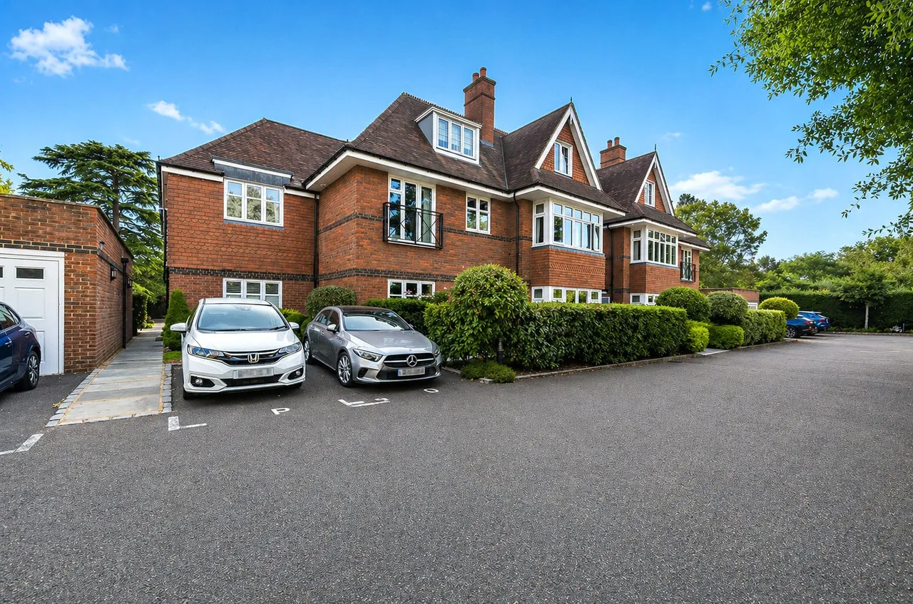 Waverley Lane, Farnham, GU9, photo 10