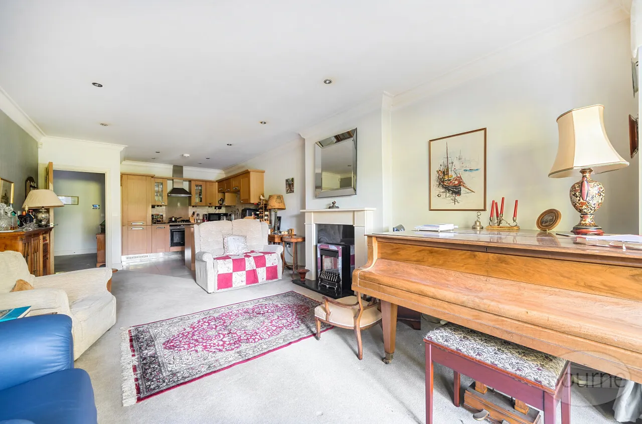 Waverley Lane, Farnham, GU9, photo 2