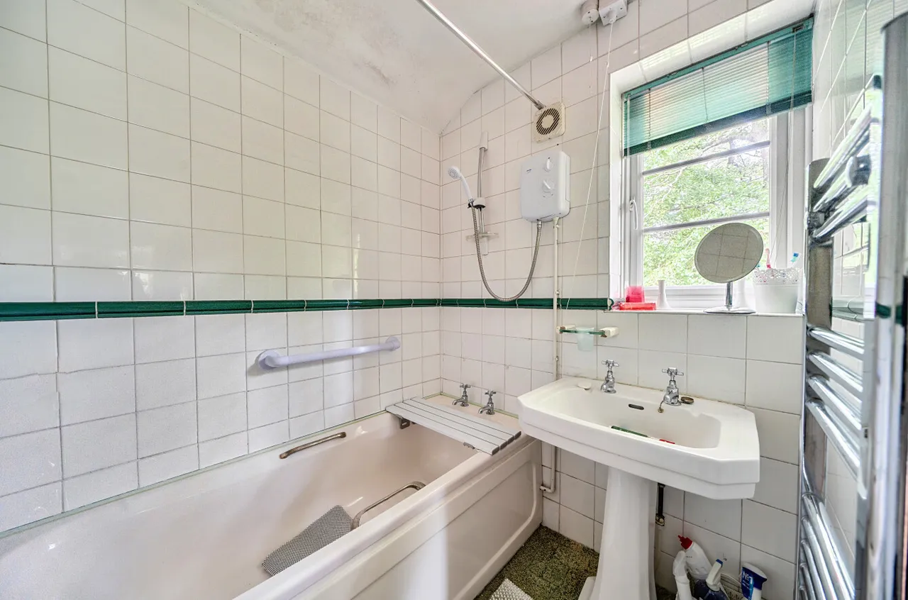 Pine Drive East, Thornhill Park, SO18, photo 10