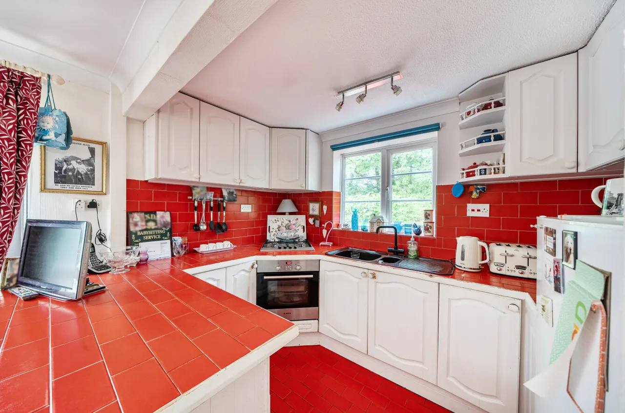 Pine Drive East, Thornhill Park, SO18, photo 4