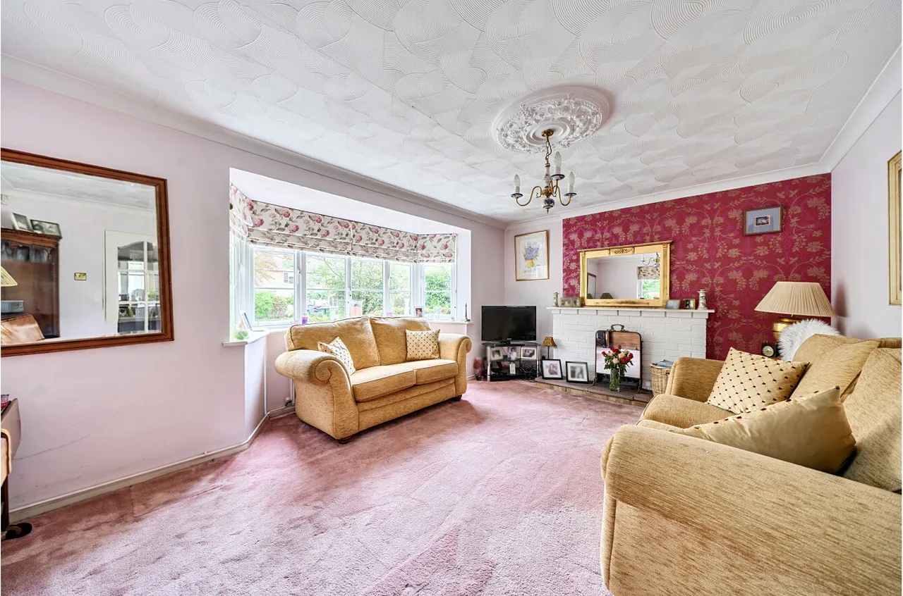 Pine Drive East, Thornhill Park, SO18, photo 2