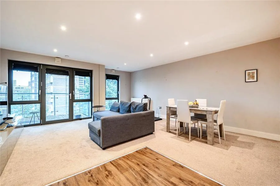 2 bed flat for sale, Gwynne Road, London, SW11