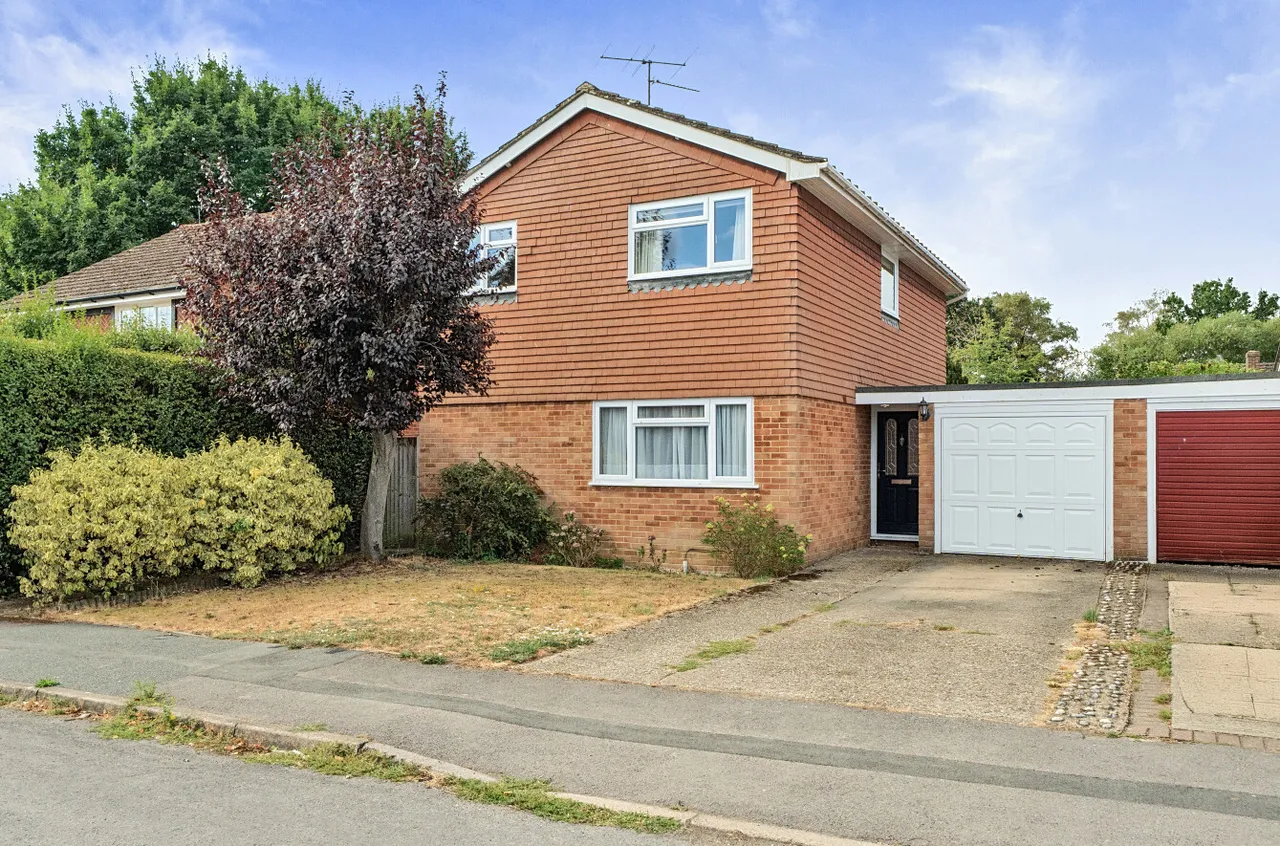 4 bed house for sale — Pinecroft Road, Wokingham, Berkshire, RG41 4AL