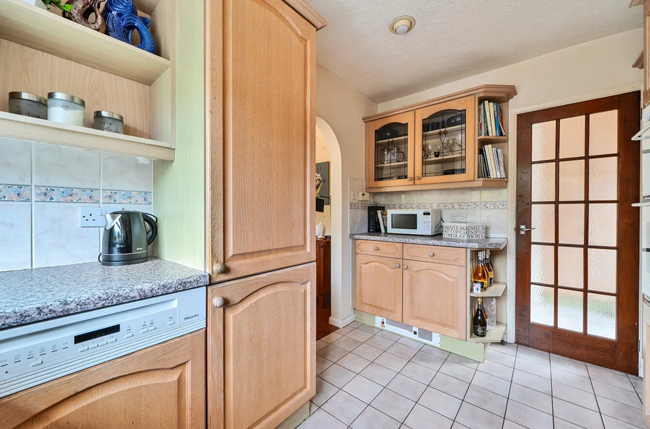 Pinecroft Road, Wokingham, Berkshire, RG41 4AL, photo 3