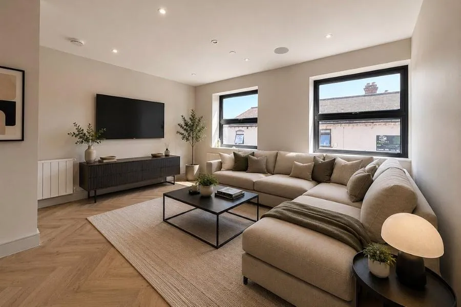 2 bed flat for sale, High Street, RG45