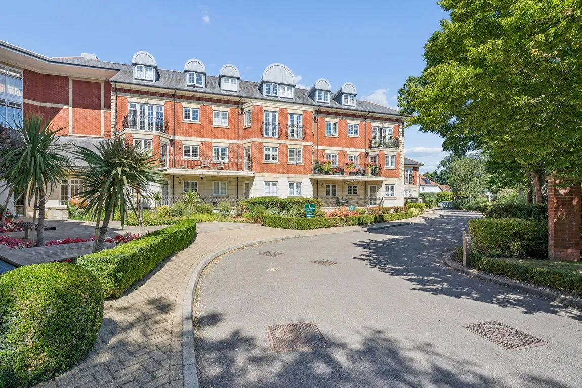 2 bed flat for sale, Eastcote Road, Pinner, HA5