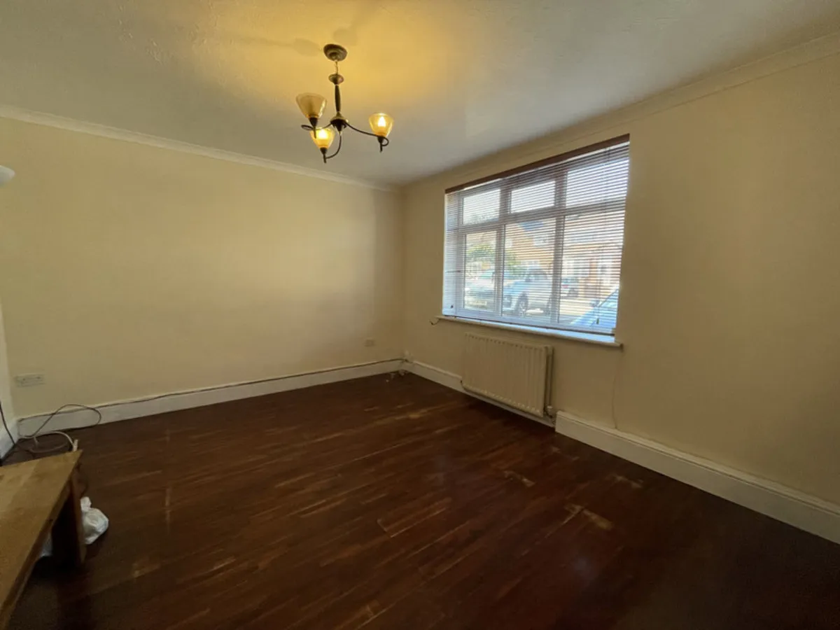 Daventry Road, Romford, Harold Hill, RM3 7QJ, photo 2