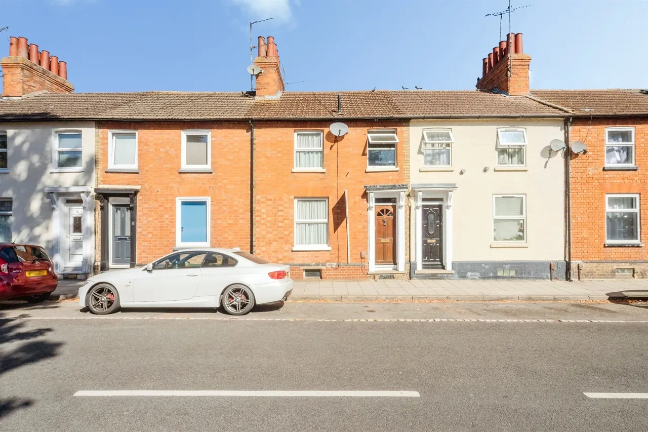 2 bed house for sale — High Street, New Bradwell, Milton Keynes