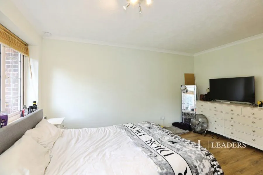 The Dell, East Grinstead, RH19, photo 8