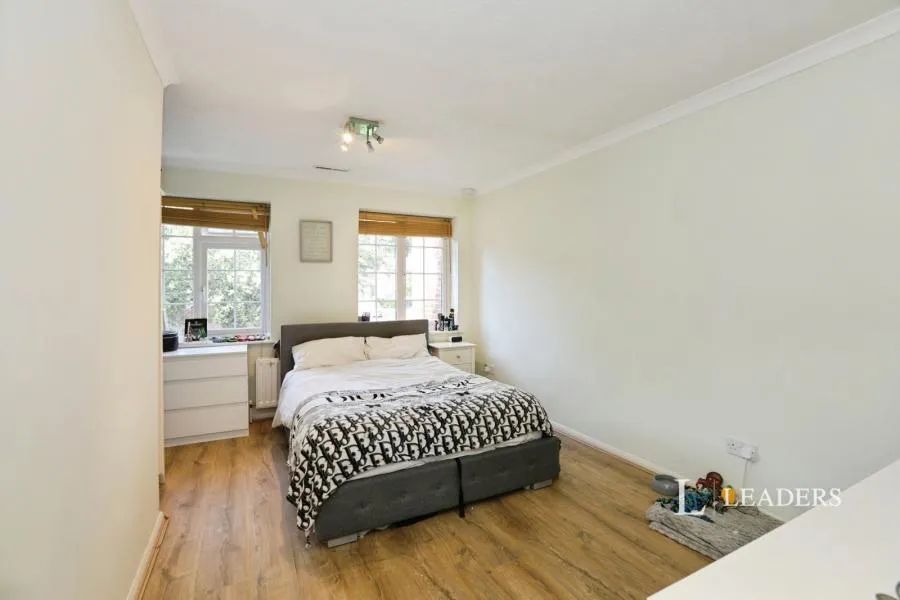 The Dell, East Grinstead, RH19, photo 9