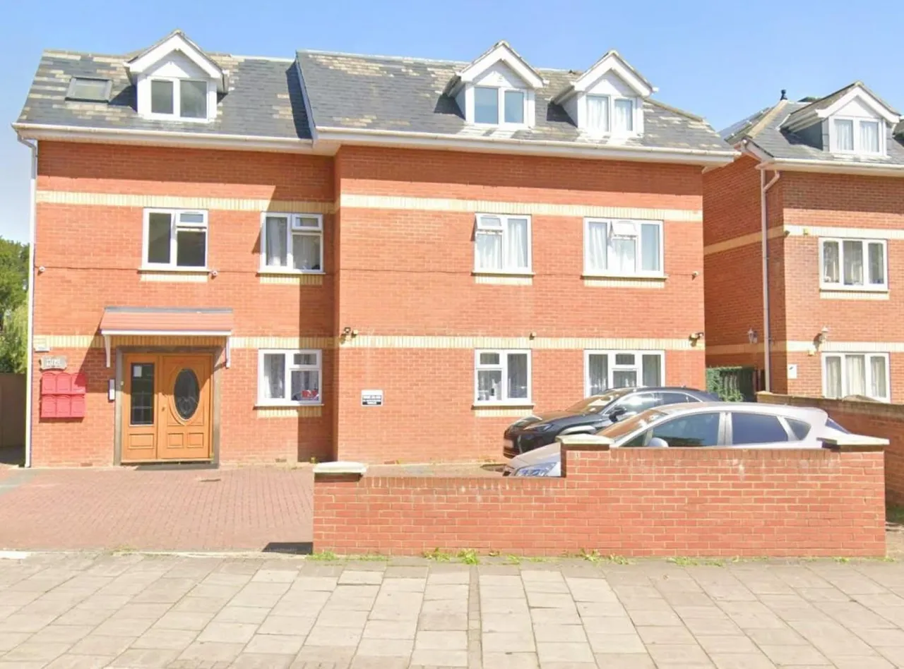 2 bed flat to rent, Lampton Road, Hounslow, TW3