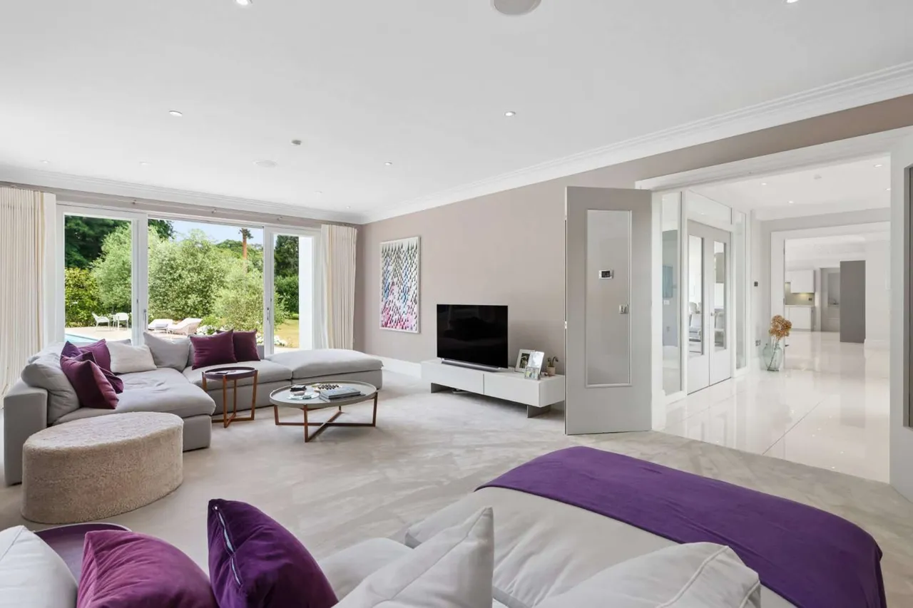 The Mount, Esher, Surrey, KT10 8LQ, photo 6