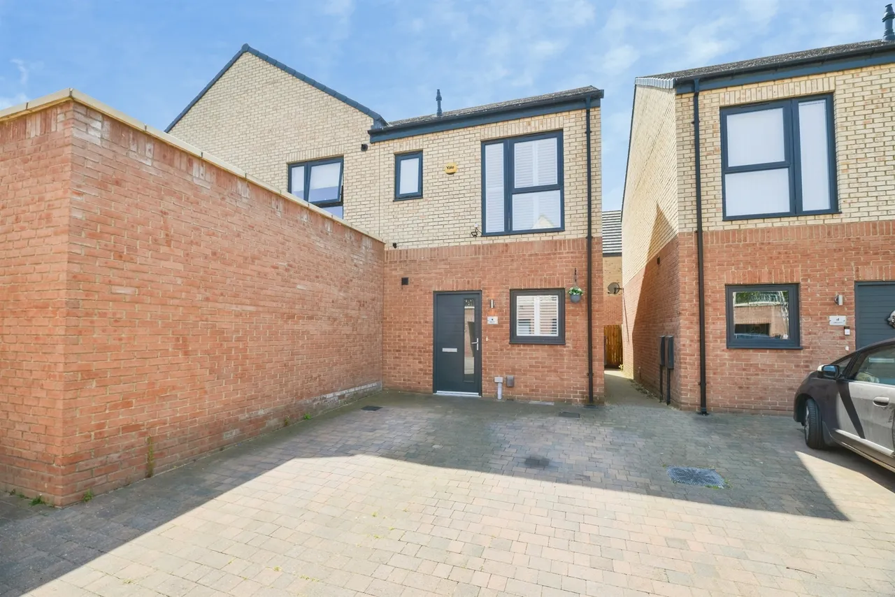 2 bed house for sale — Jubilee Way, Stockton-On-Tees