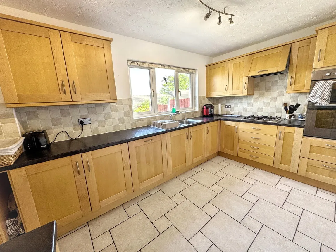 Ffordd Tan'r Allt, Abergele, Conwy, LL22 7DQ, photo 3