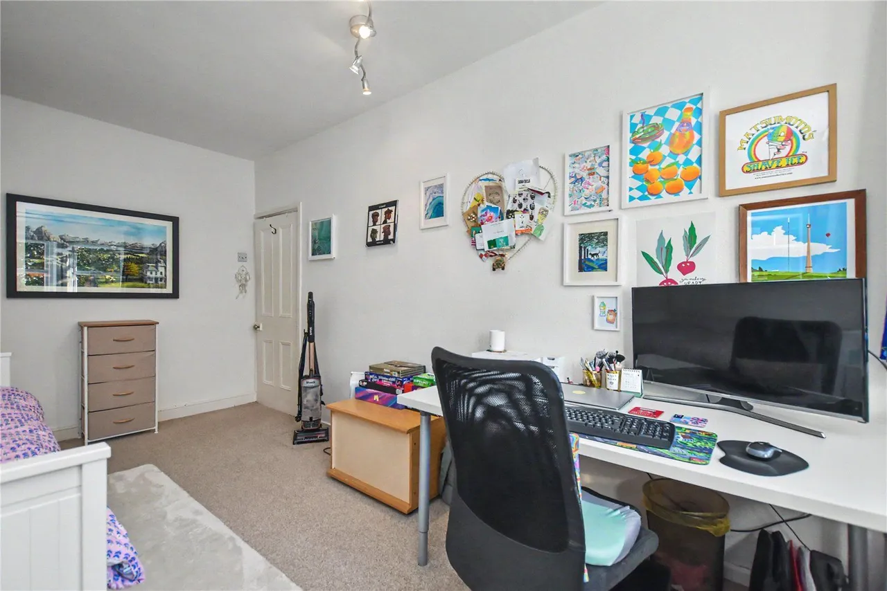 Apperley Lane, Yeadon, LS19, photo 18