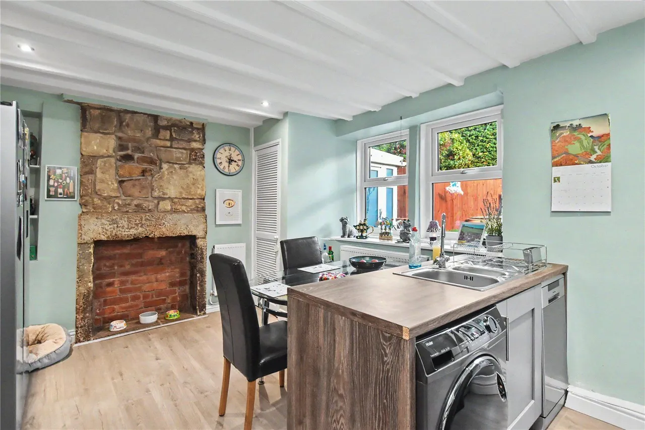 Apperley Lane, Yeadon, LS19, photo 11