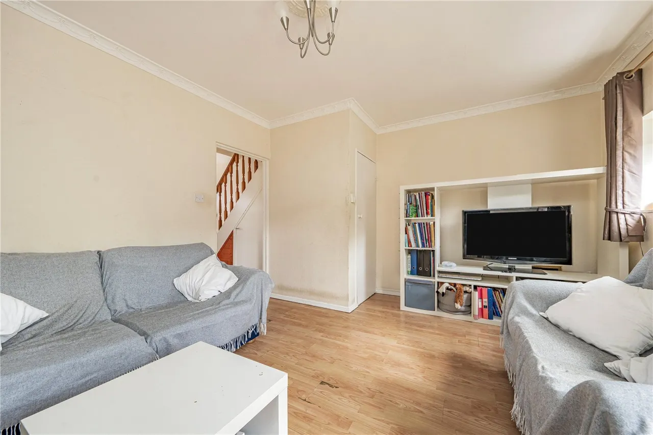 Frensham Drive, London, photo 3