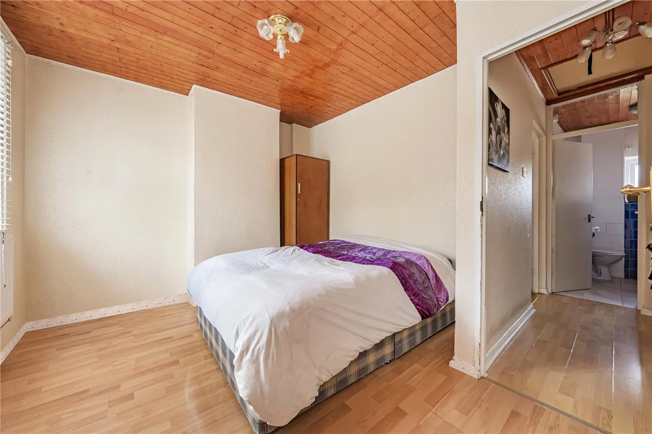 Frensham Drive, London, photo 6