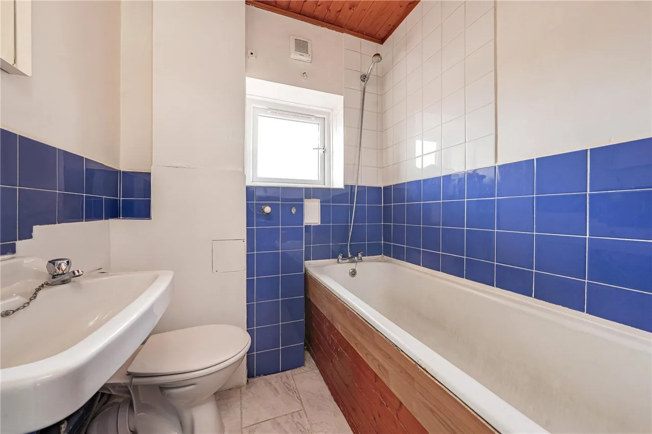 Frensham Drive, London, photo 7