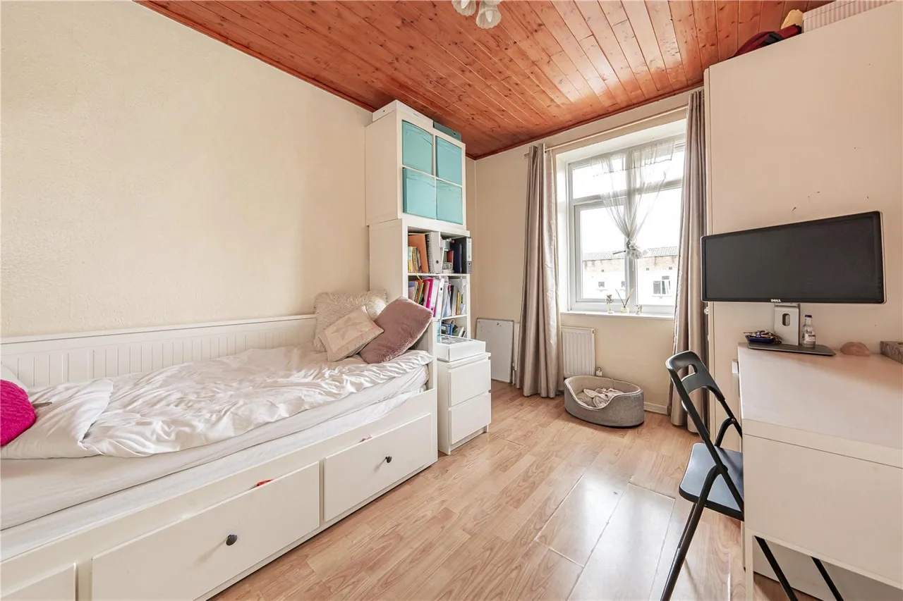 Frensham Drive, London, photo 5
