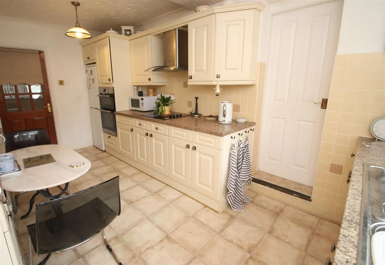 Summerfields Avenue, Halesowen, photo 14